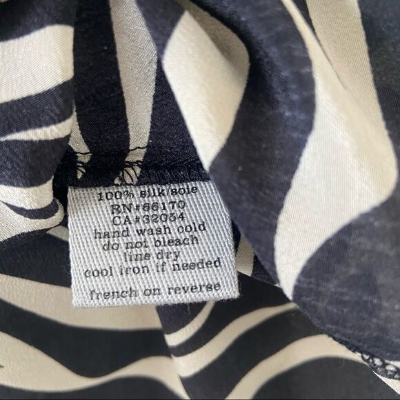 Urban Outfitters-Ecote Silk Zebra Printed Tie Back Sleeveless blouse (Small) - Picture 8 of 8